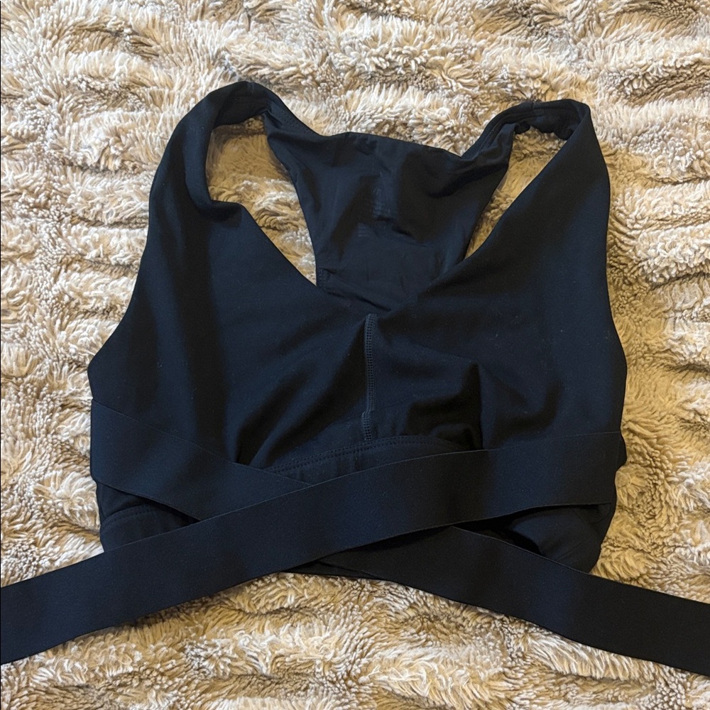 Le-Ore crossover black sports bra